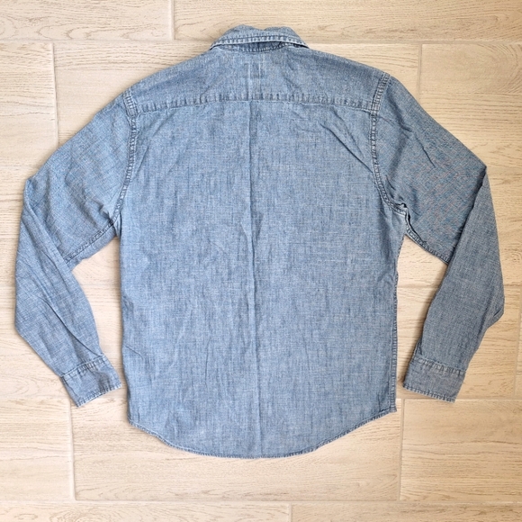 Levi's Women's Long Sleeved Cotton Chambray Denim Button Down Shirt - Medium - Picture 5 of 7